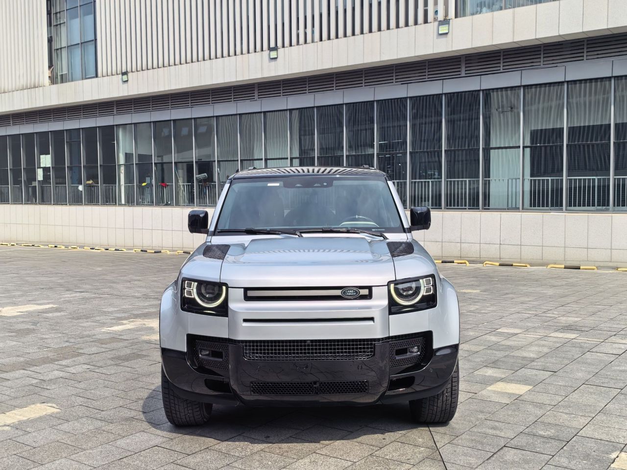 Defender 2021 110 P400 X-DYNAMIC HSE photo 3