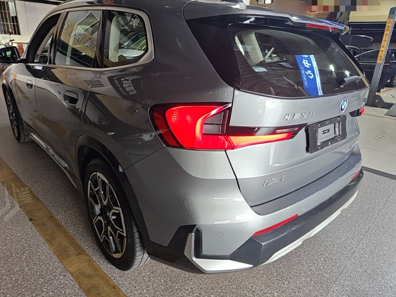 iX1 2023 xDrive30L X Design Package photo 4