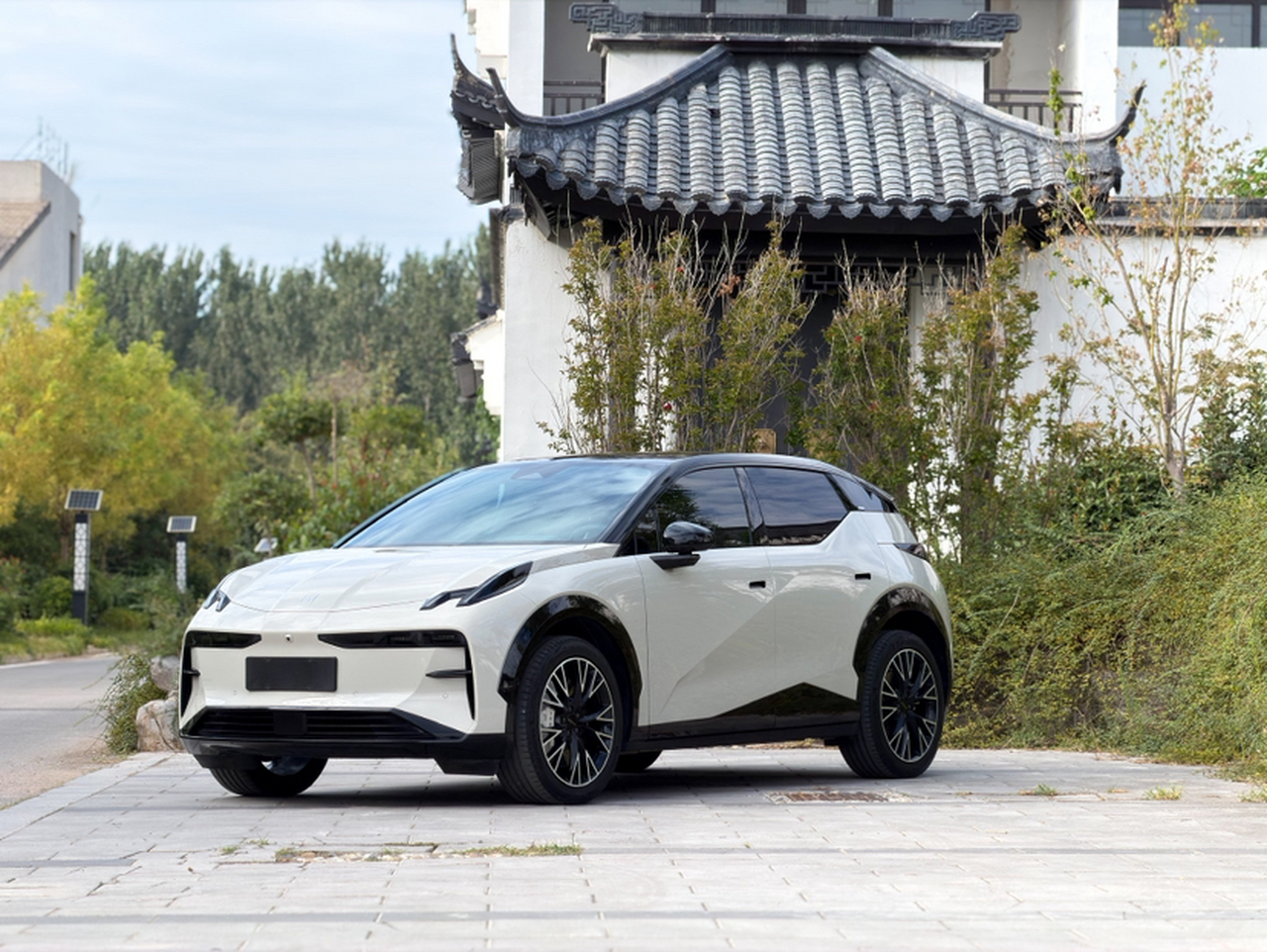X 2023 AWD YOU 5-Seater