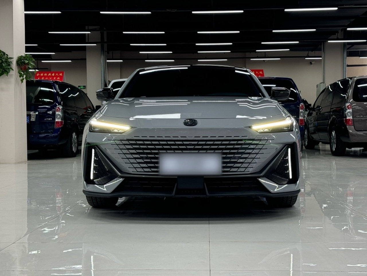 UNI-V 2022 1.5T Premium photo 4