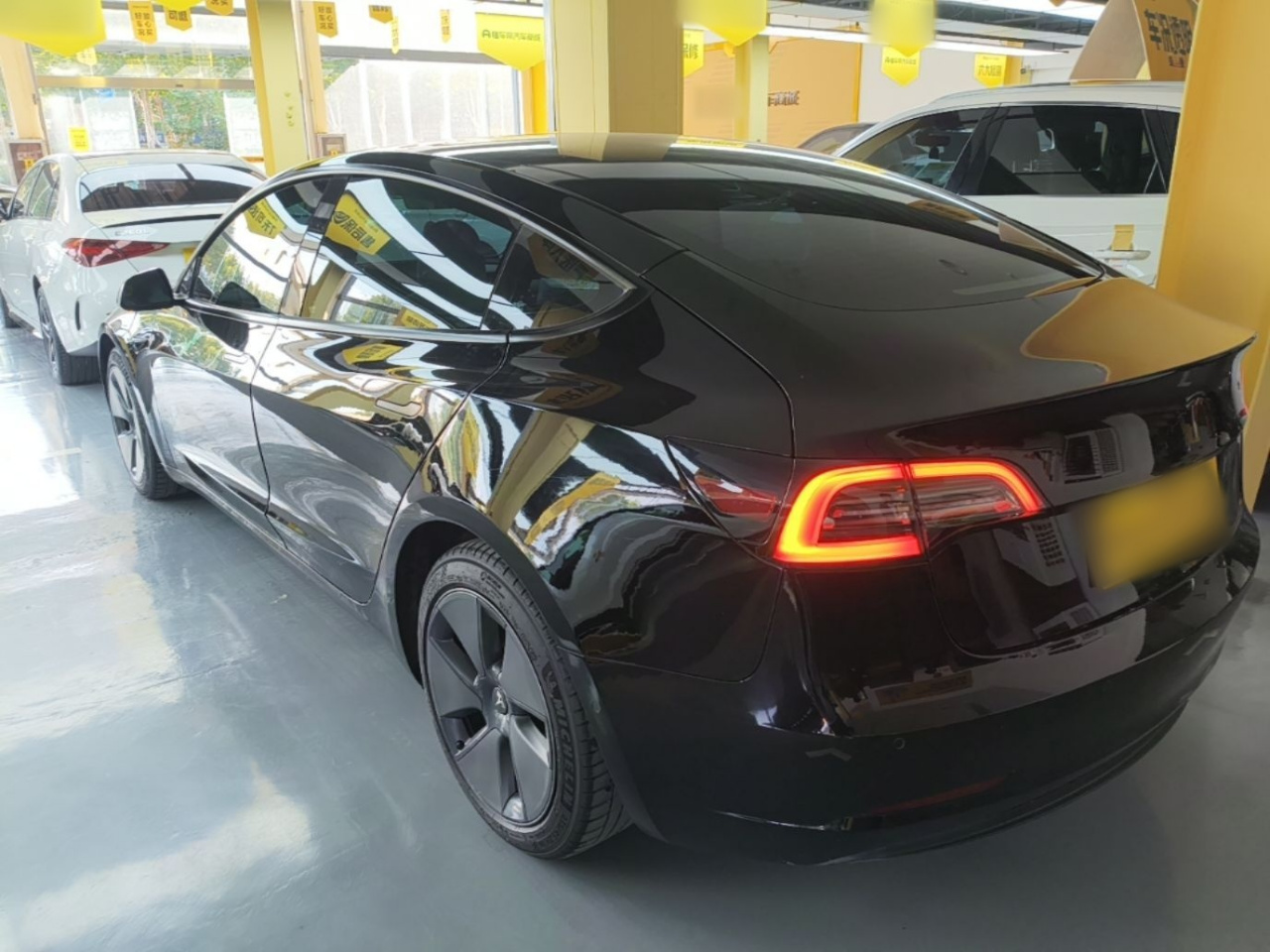 Model 3 2023 RWD photo 4