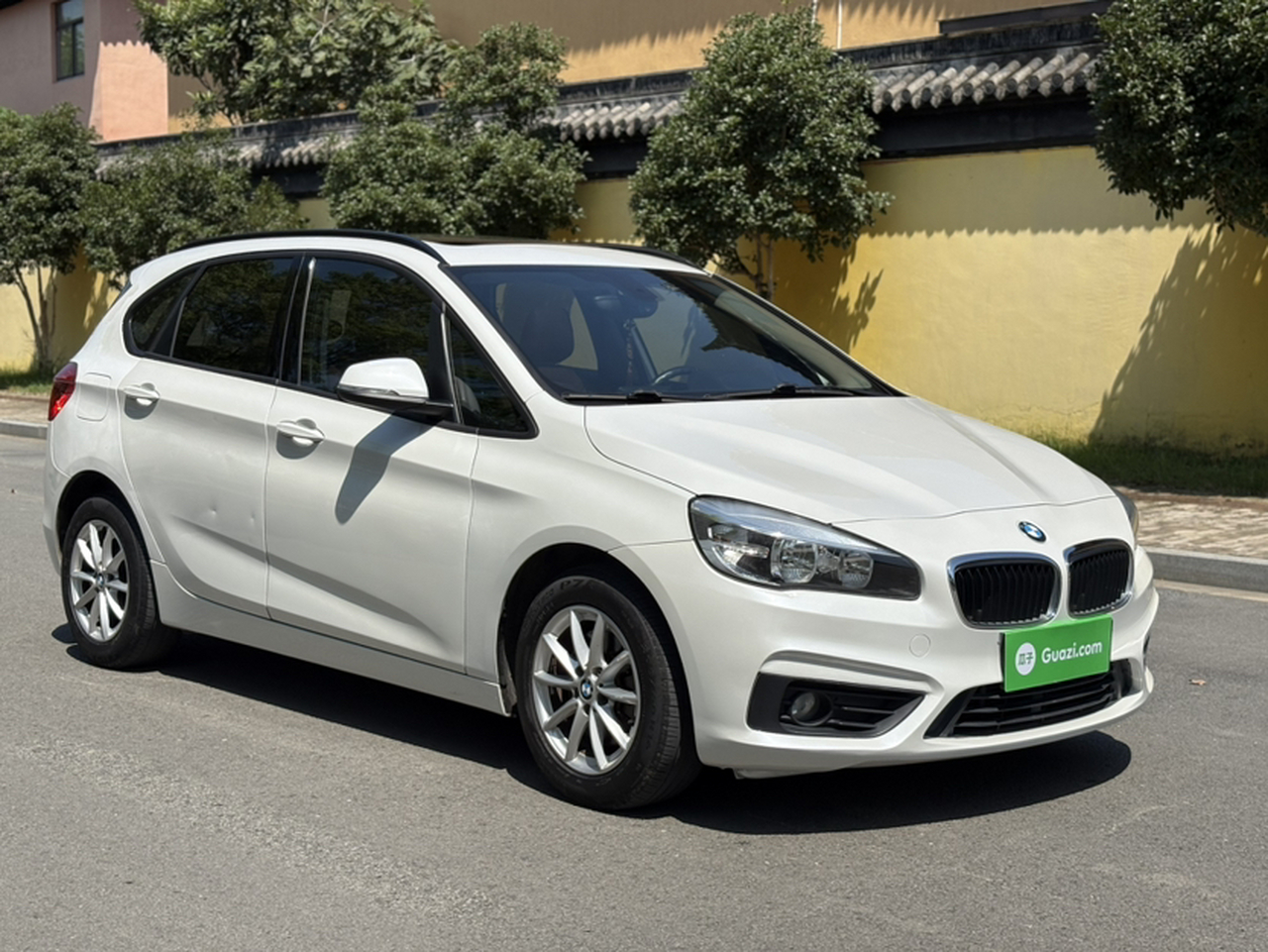 2 Series Wagon 2016 218i Fashion photo 3