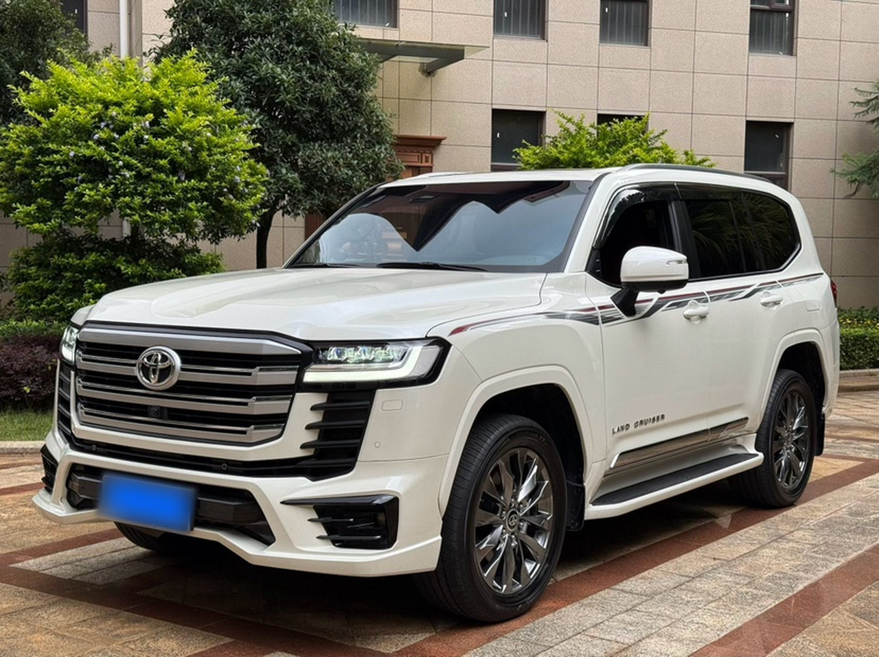 Land Cruiser Parallel Import photo 3