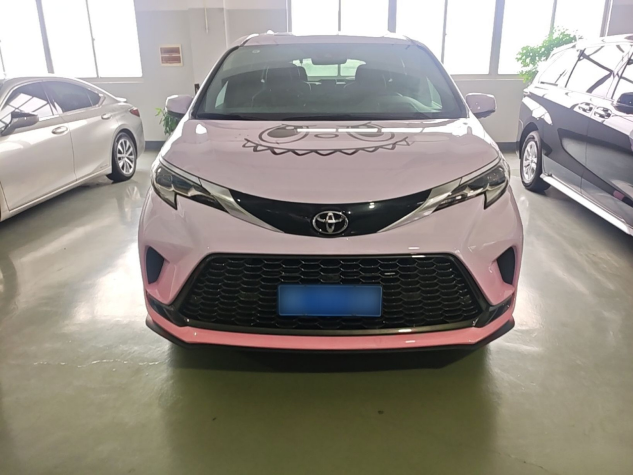 Granvia 2024 2.5L Hybrid Premium PLUS AWD photo 2