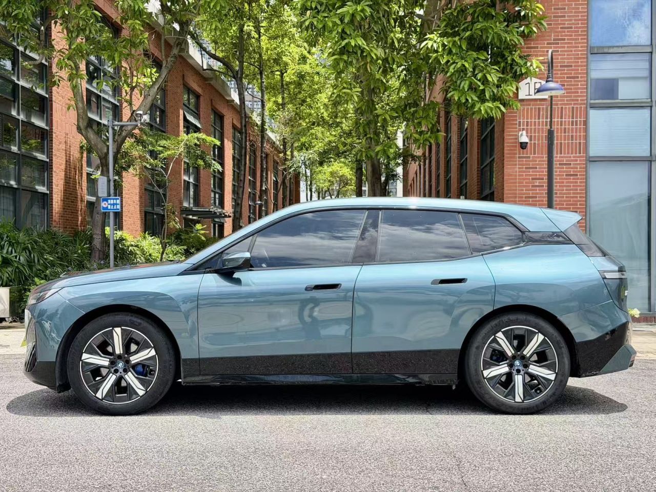 iX 2022 xDrive40 photo 2