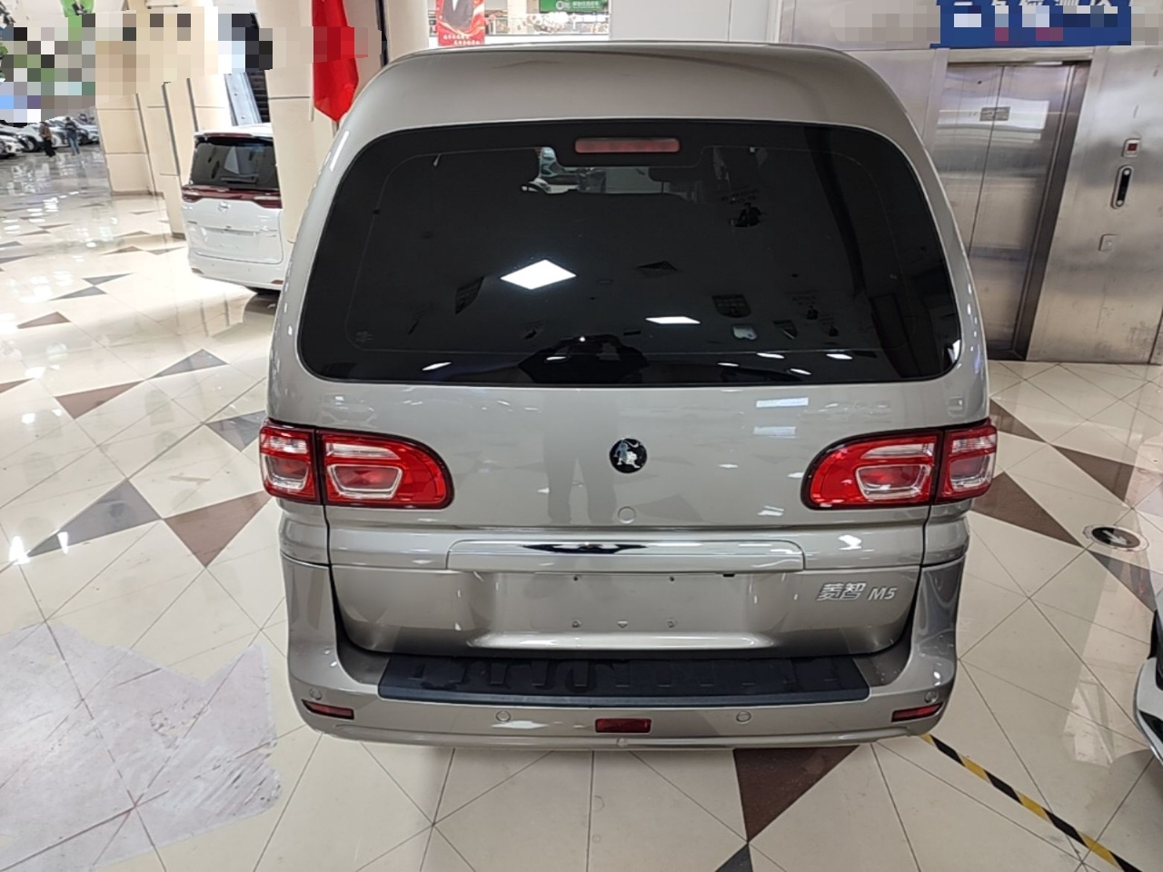 Lingzhi 2023 M5L 1.6L 7-Seater photo 3