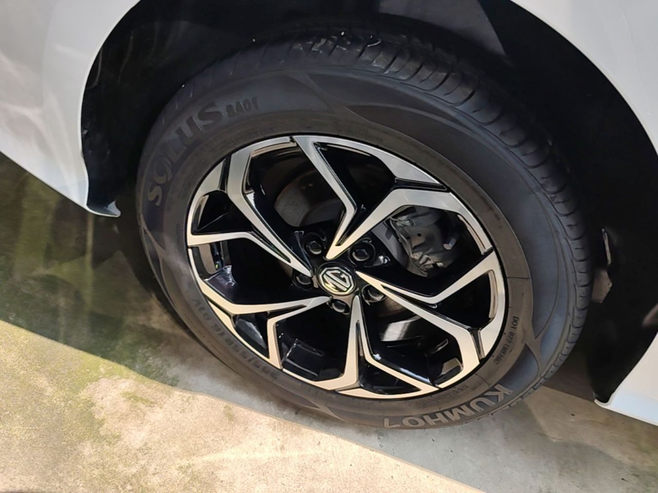 MG5 2023 180DVVT CVT Luxury photo 3