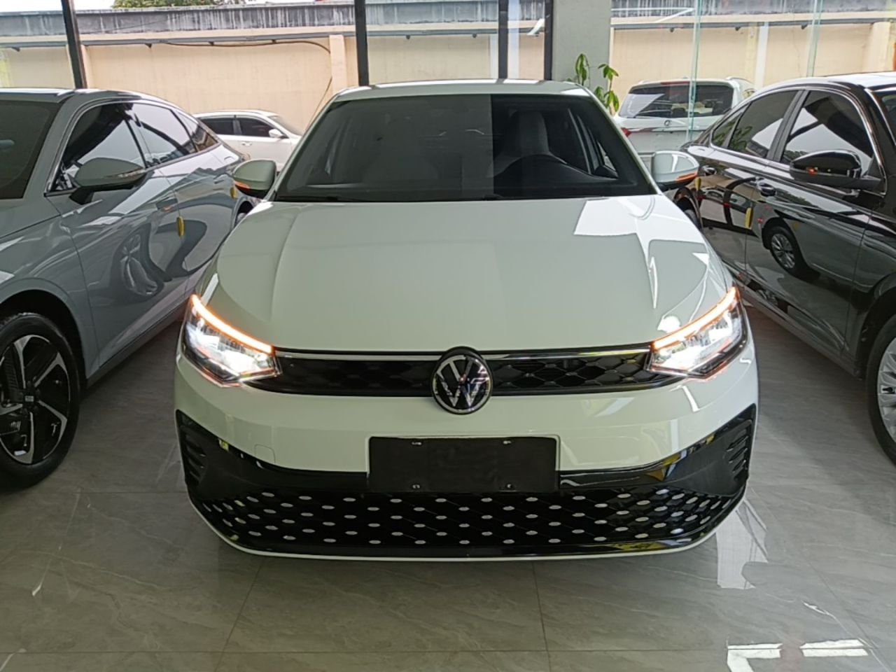 Lavida 2023 1.5L AT photo 2