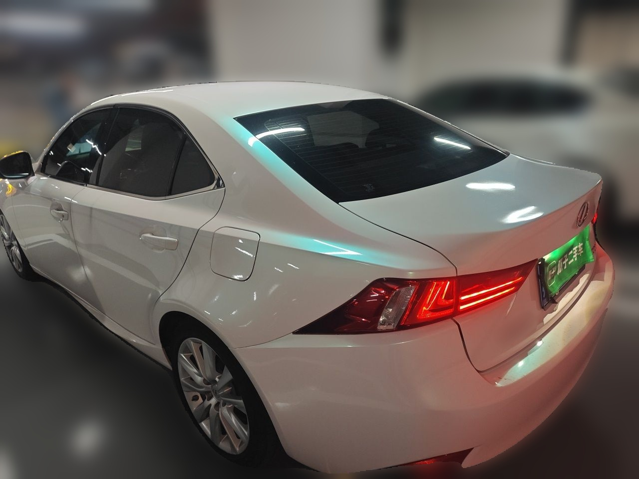 IS 2015 200t Leading photo 4