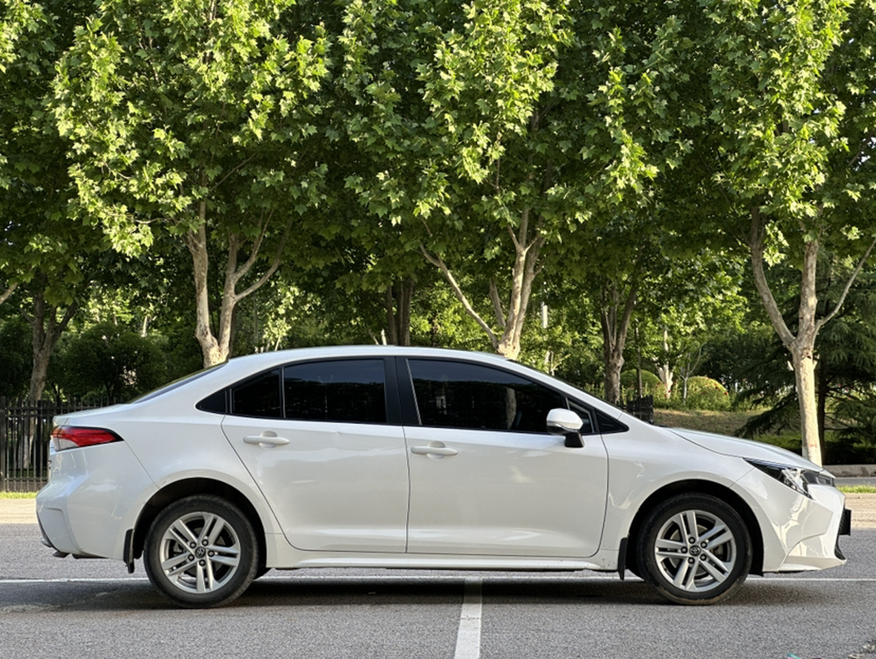 Levin 2022 185T CVT Luxury photo 4