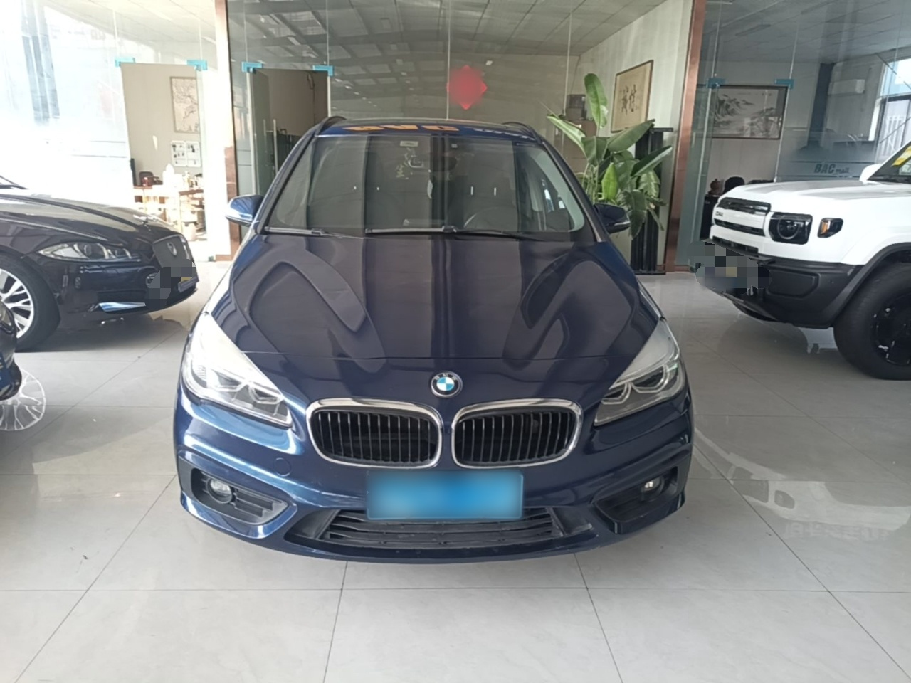 2 Series Wagon 2016 218i Leading photo 2