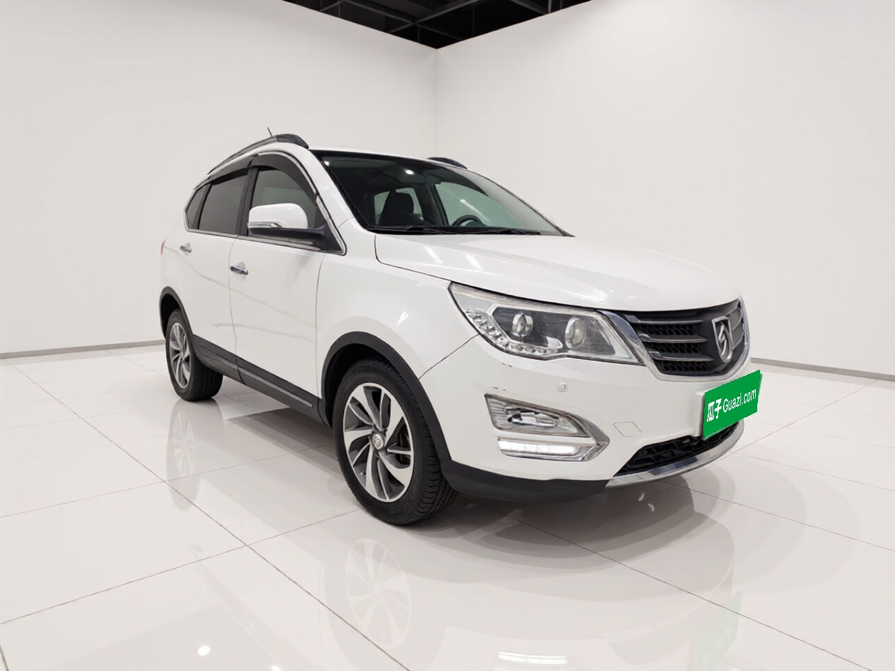 560 2015 1.8L MT Luxury photo 3