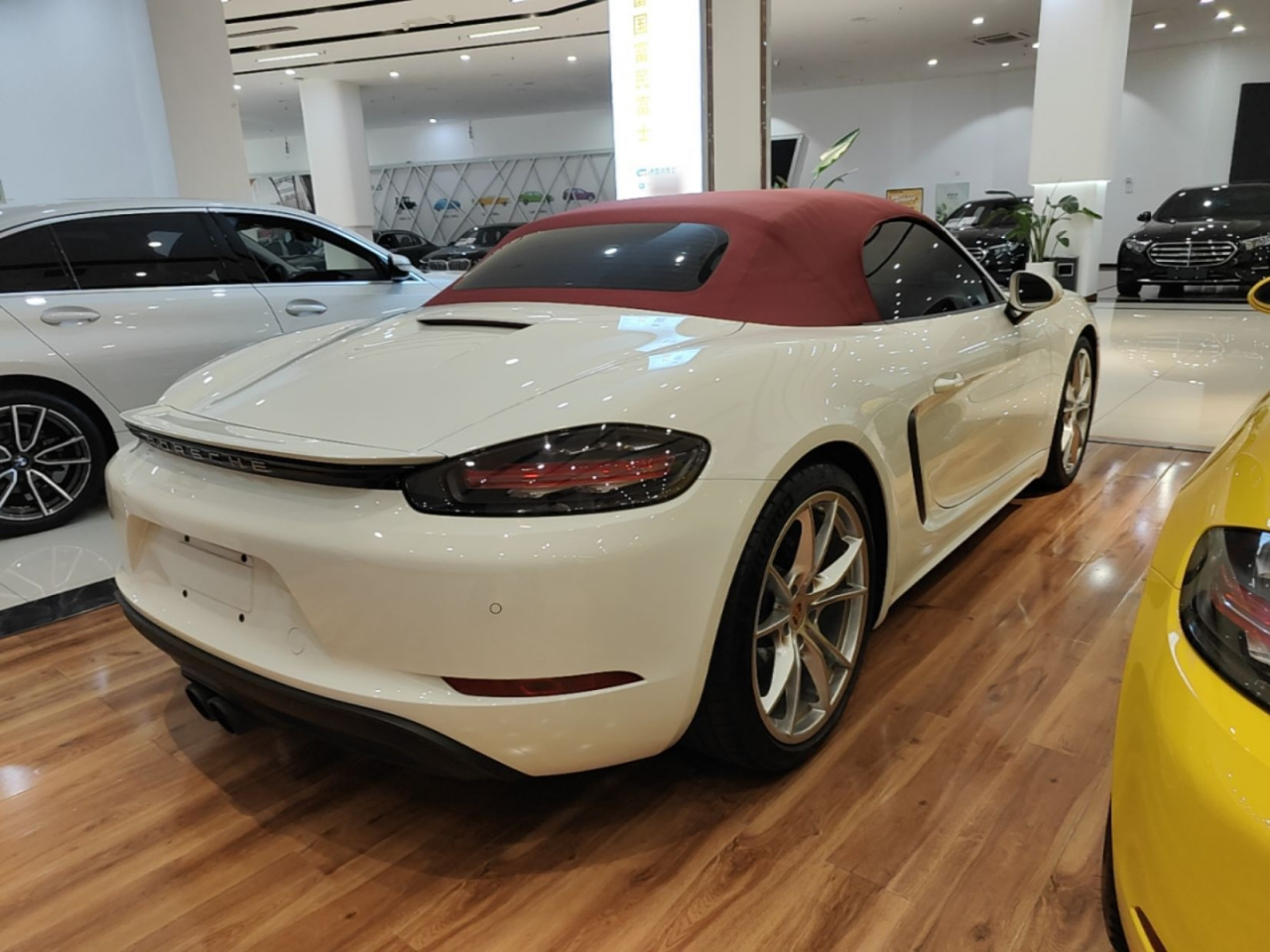 718 2022 Boxster 2.0T photo 4