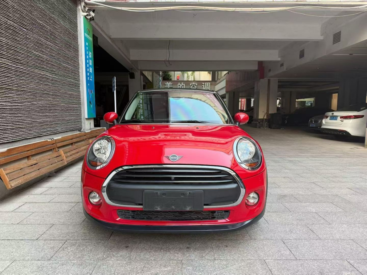 2019 1.5T ONE PLUS 5-Door photo 2