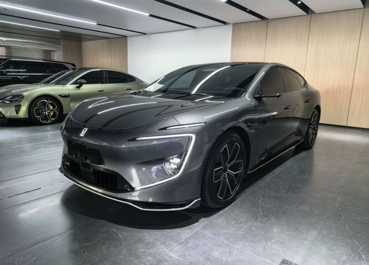 12 2023 650 AWD Performance