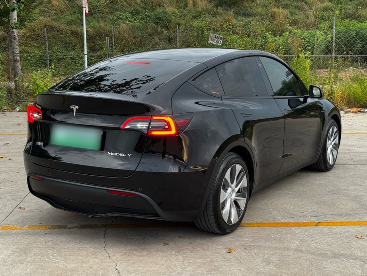 Model Y 2022 RWD photo 2