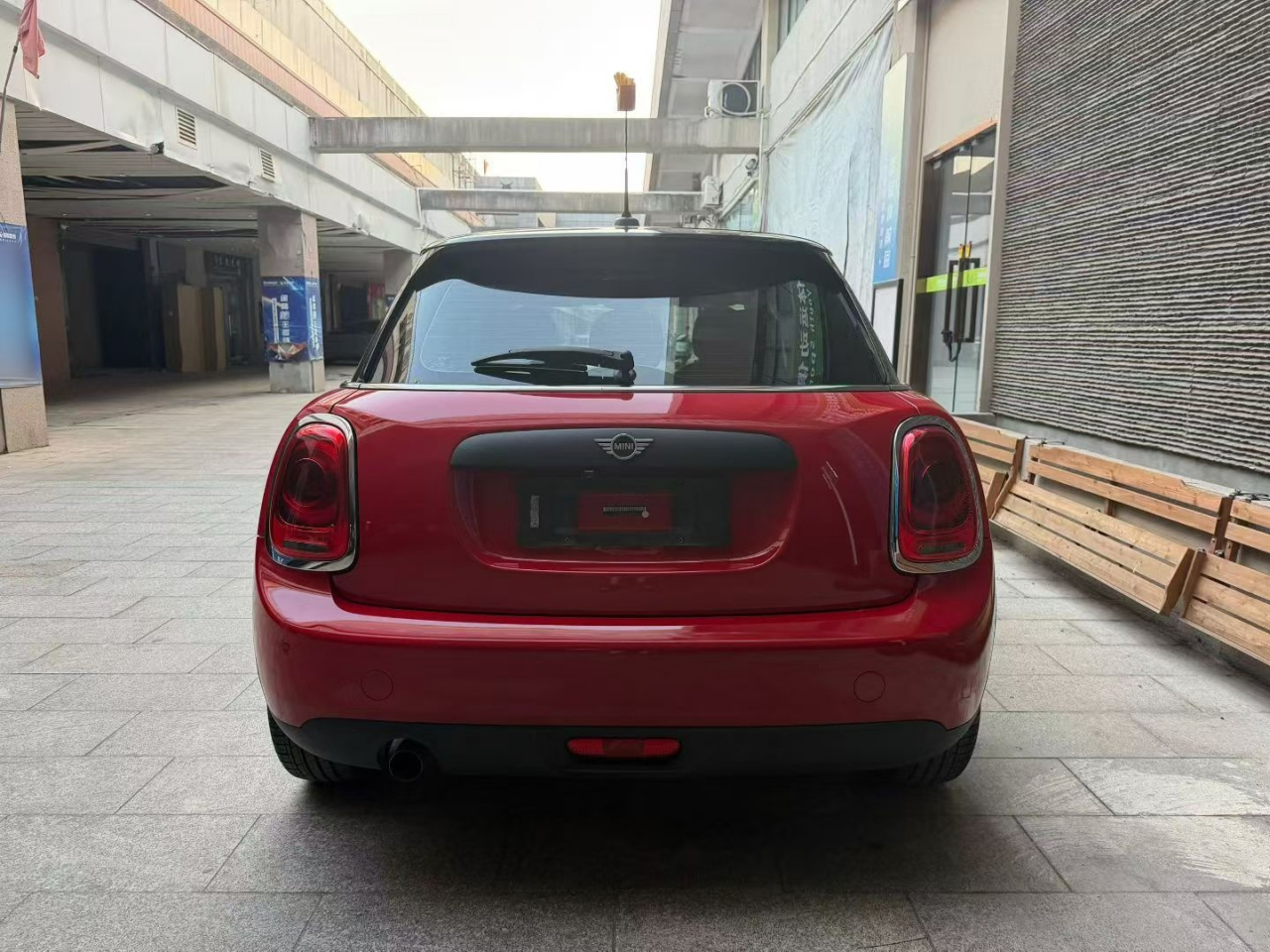 2019 1.5T ONE PLUS 5-Door photo 4