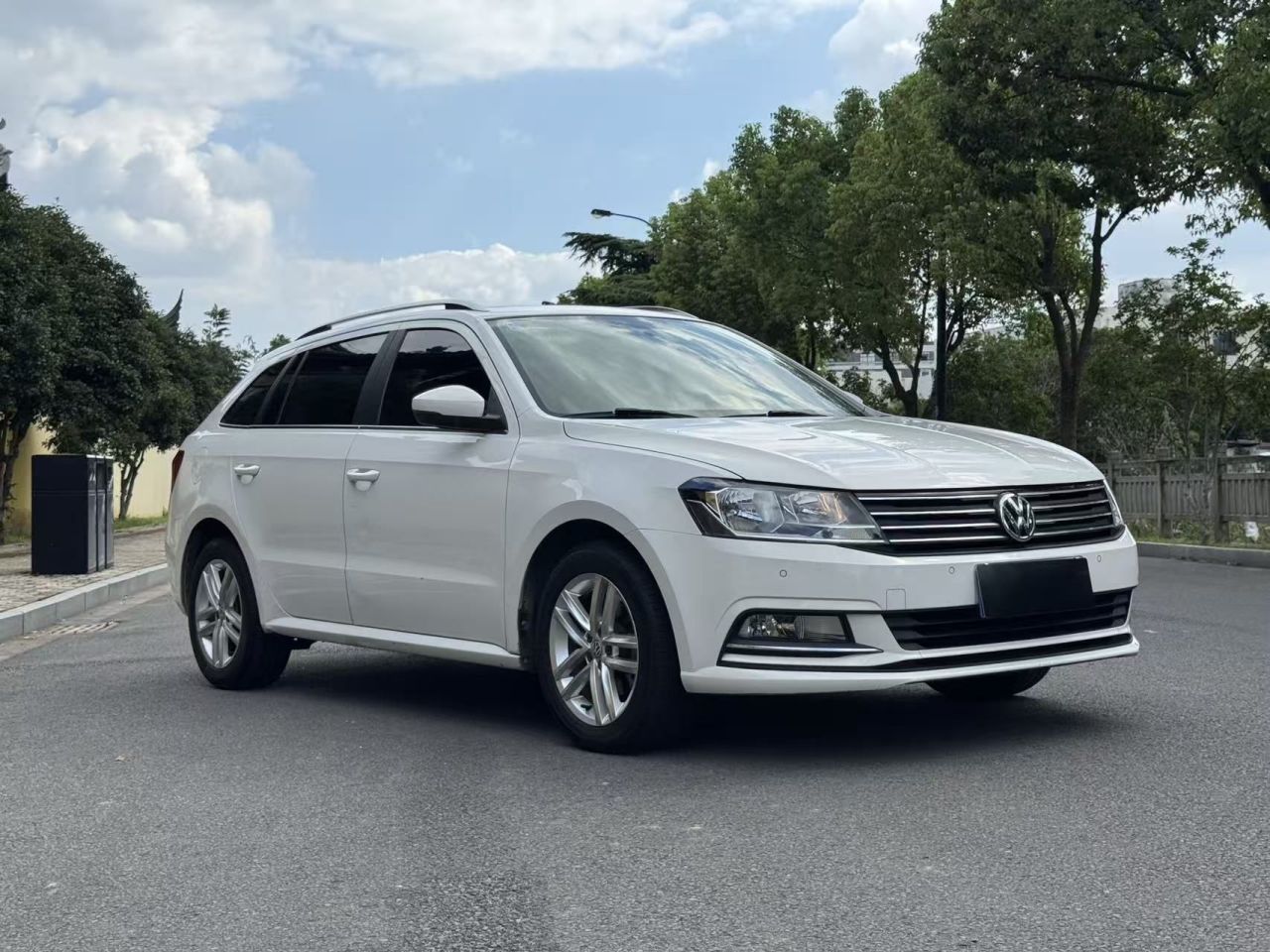 2015 1.6L AT Comfort photo 2