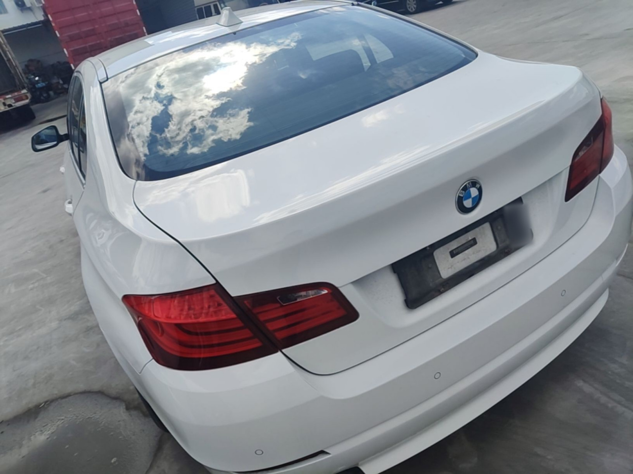 5 Series 2013 530Li Leading photo 4