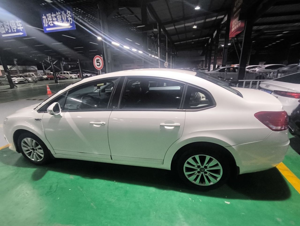 2016 Classic Sedan 1.6L AT photo 4