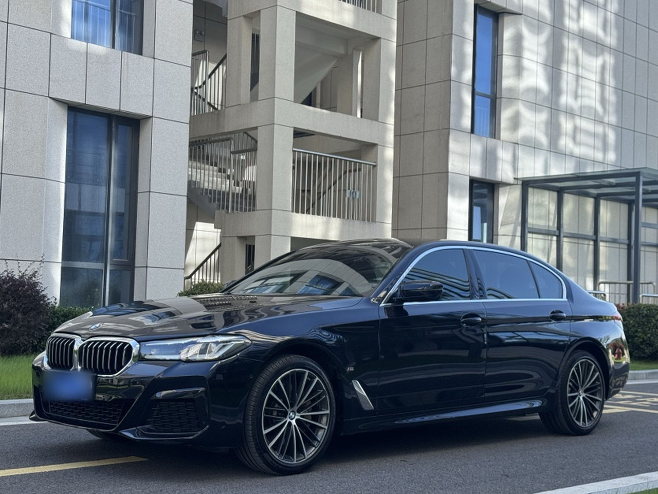 5 Series 2021 530Li Leading M Sport Package