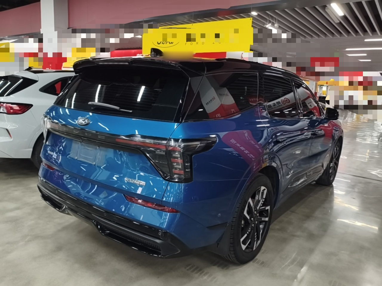 2023 Edge L 2.0T EcoBoost E Hybrid AWD 7-Seater STLine photo 4