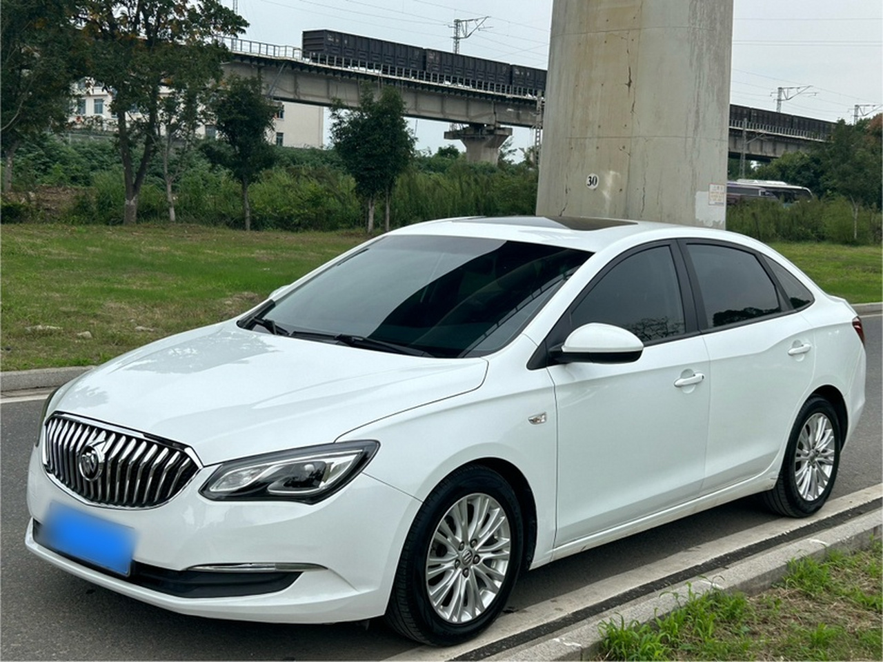 Excelle 2015 15N AT Luxury photo 4