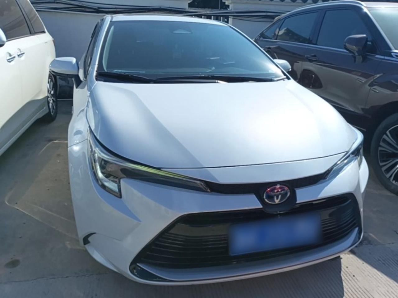 Levin 2023 Smart Hybrid 1.8L Luxury photo 2