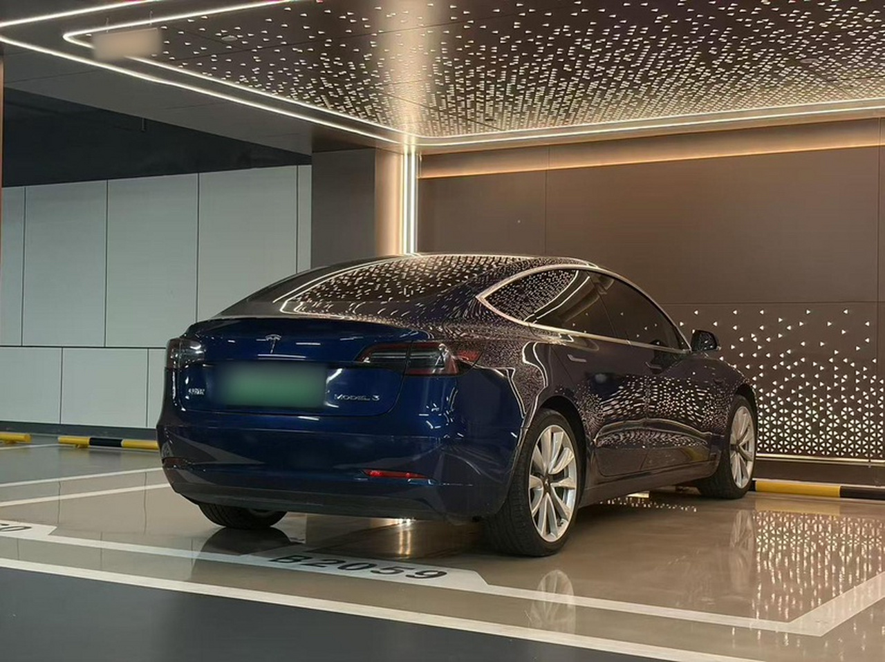 Model 3 2019 Standard Range RWD Upgraded photo 2