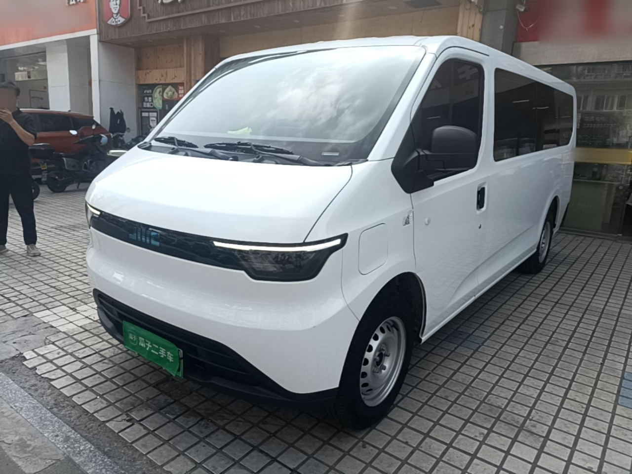 E 2025 53.58kwh Medium Wheelbase