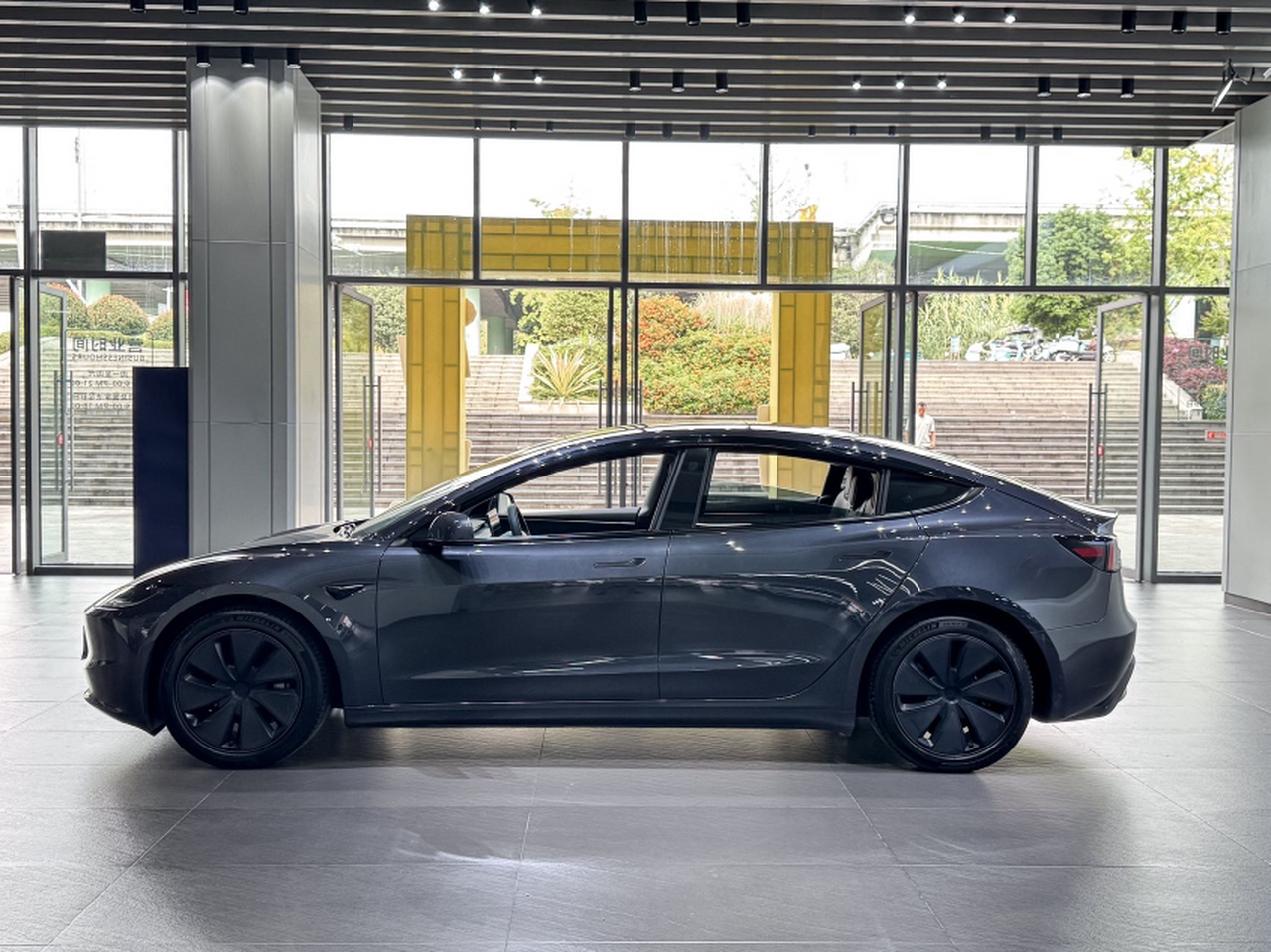 Model 3 2023 Long Range AWD photo 3