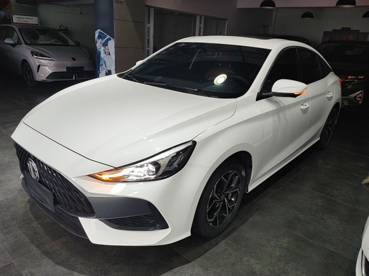 MG5 2022 180DVVT CVT Luxury