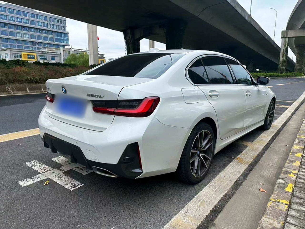 3 Series 2023 320Li M Sport Package photo 3