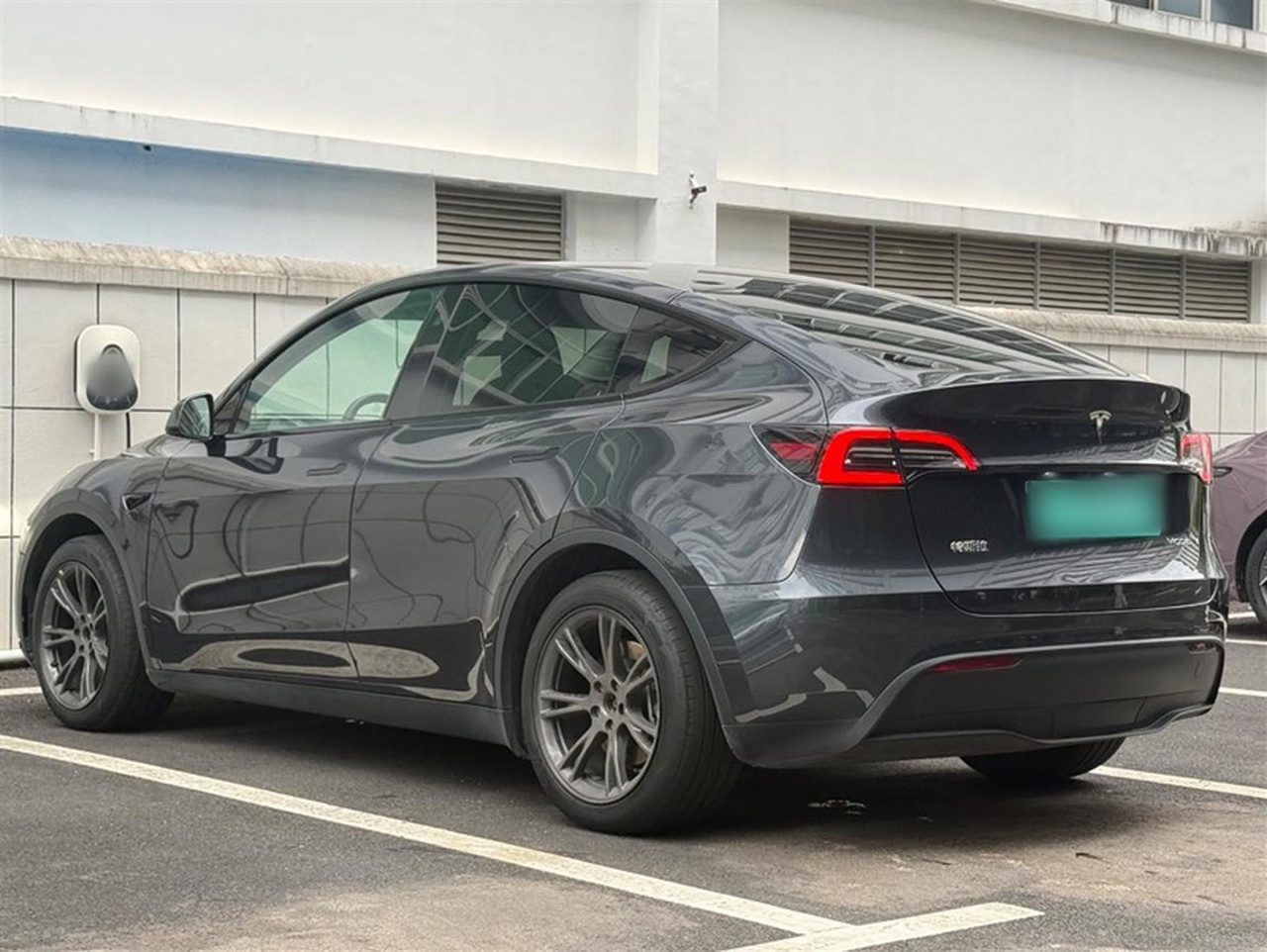 Model Y 2024 RWD photo 4