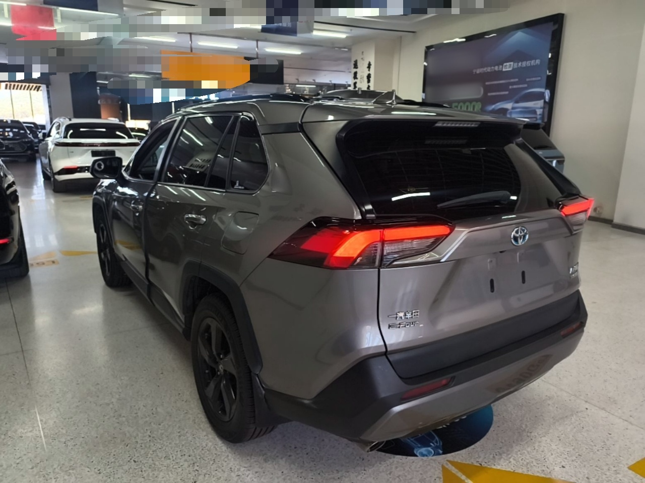 RAV4 2020 Hybrid 2.5L E-CVT AWD Elite photo 4