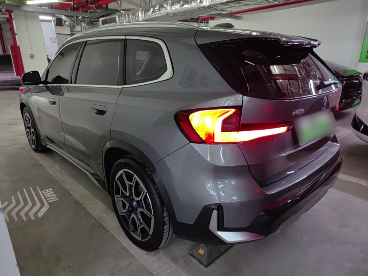 iX1 2023 xDrive30L X Design Package photo 4