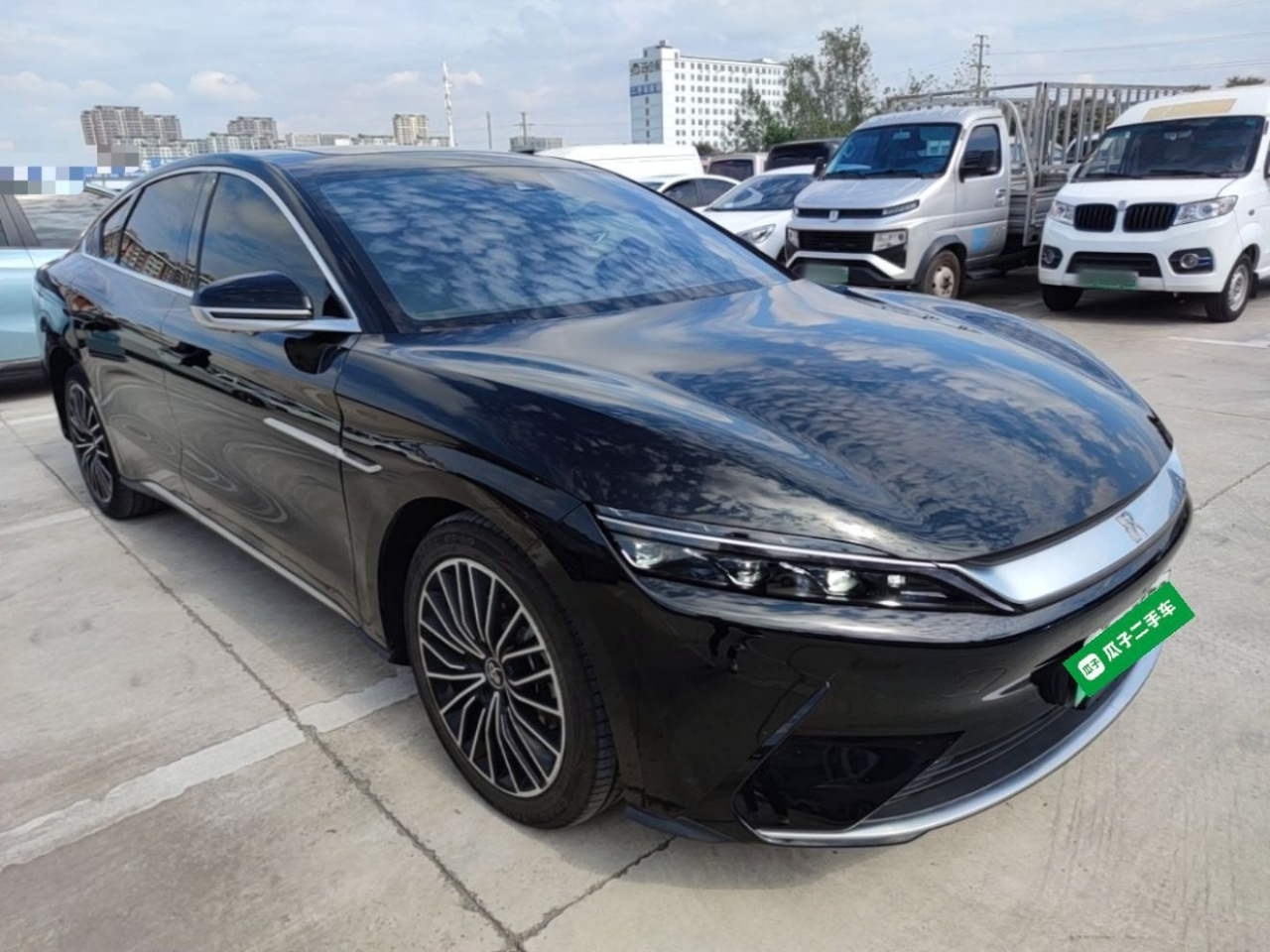 Han 2021 EV Standard Range Luxury photo 3