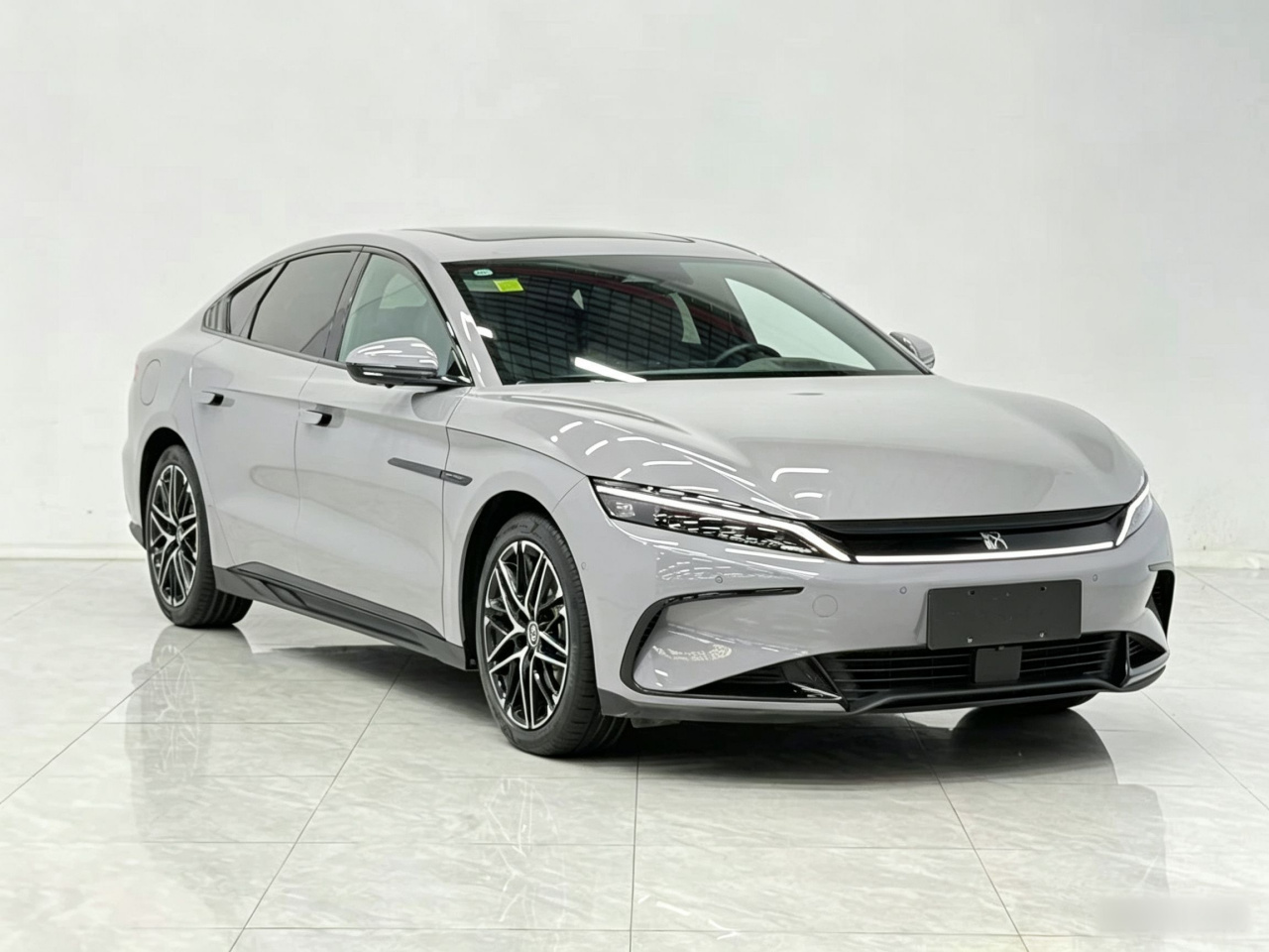 Han 2025 EV 605KM Premium photo 3