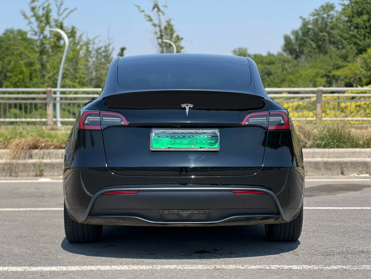 Model Y 2022 Facelift RWD photo 2