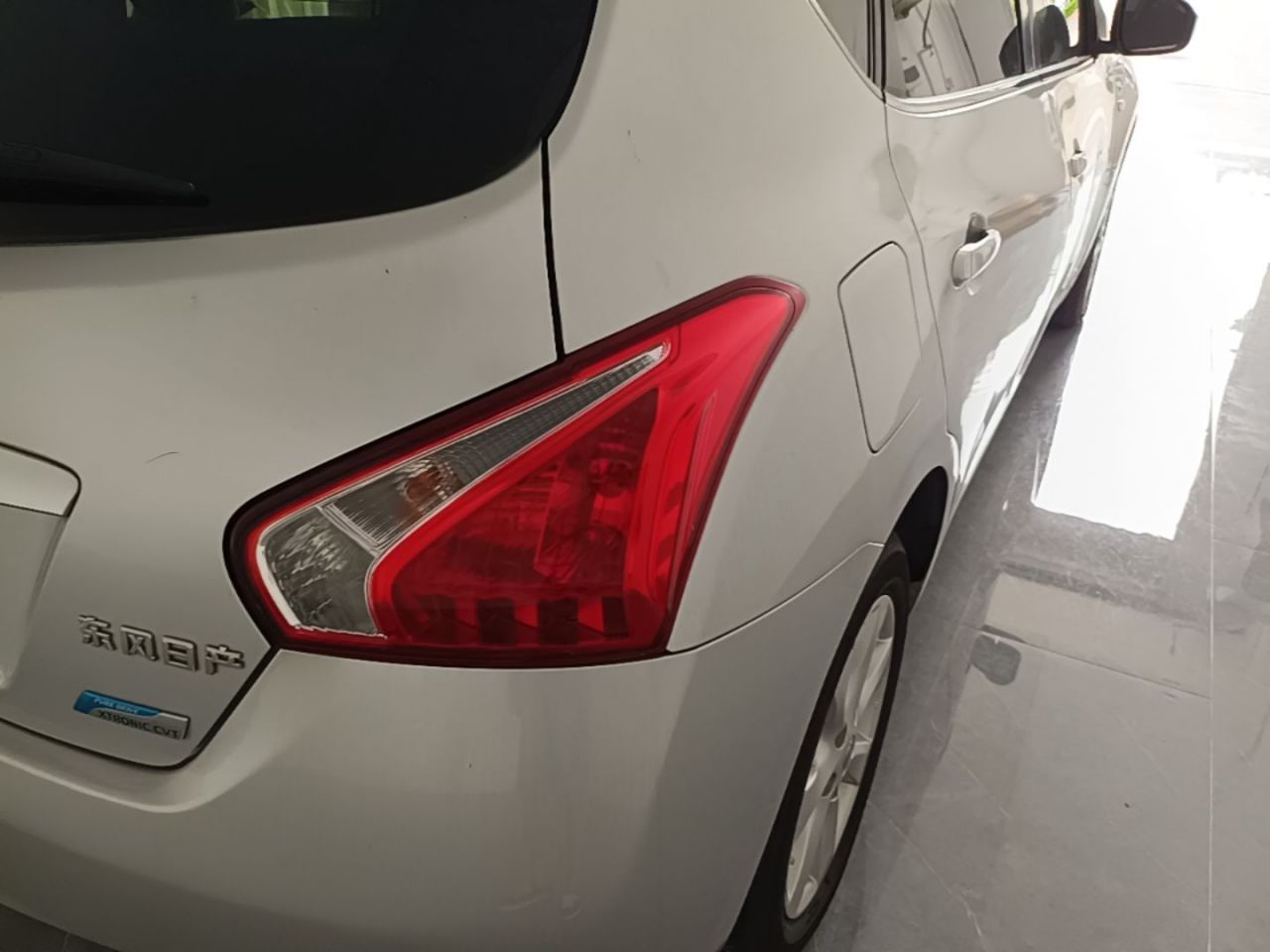 Tiida 2011 1.6L CVT Comfort photo 2