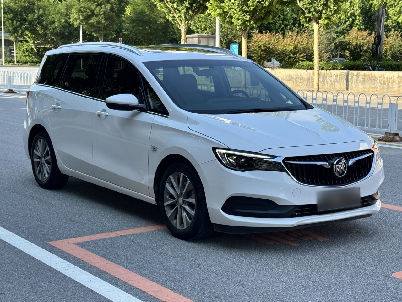 GL6 2021 323T Mild Hybrid Luxury photo 4