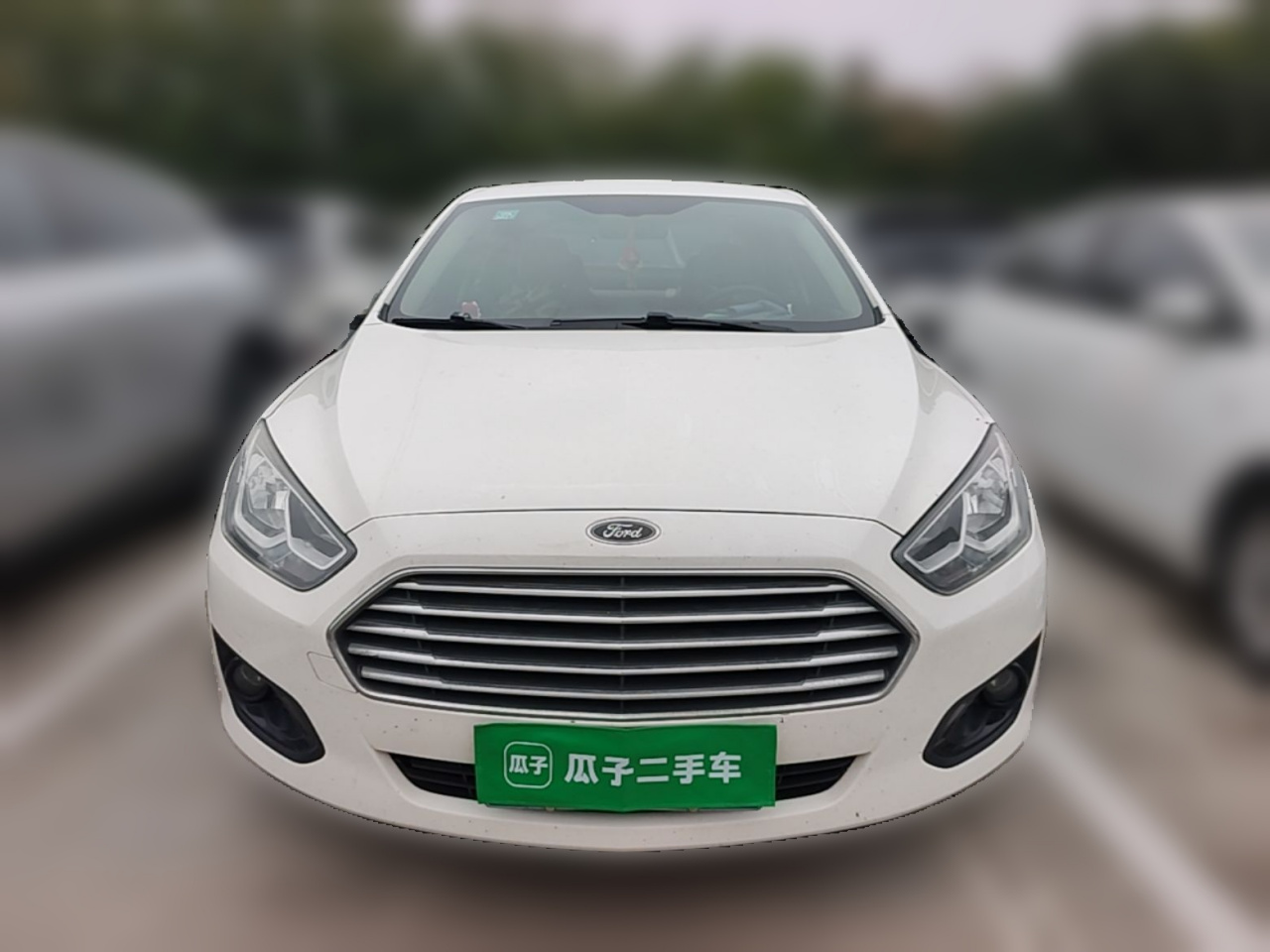Escort 2015 1.5L AT Comfort photo 2