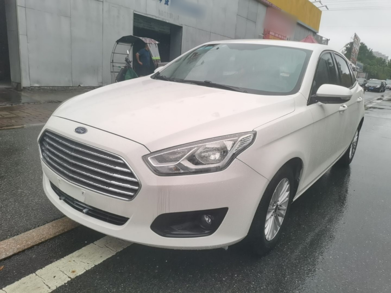 Escort 2015 1.5L AT Comfort