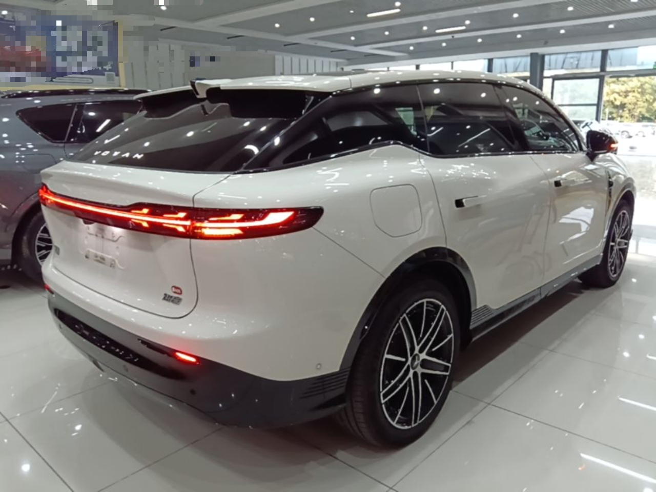 Voyah 2025 AWD Qiankun photo 4