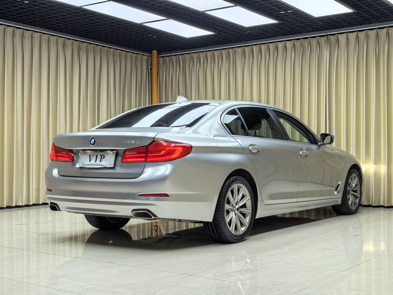 5 Series 2018 528Li Special photo 4