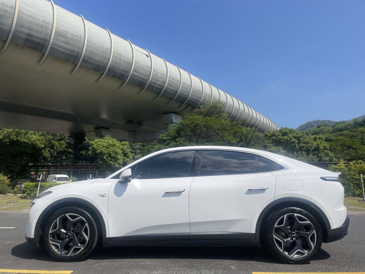 L60 2024 60kWh AWD photo 3