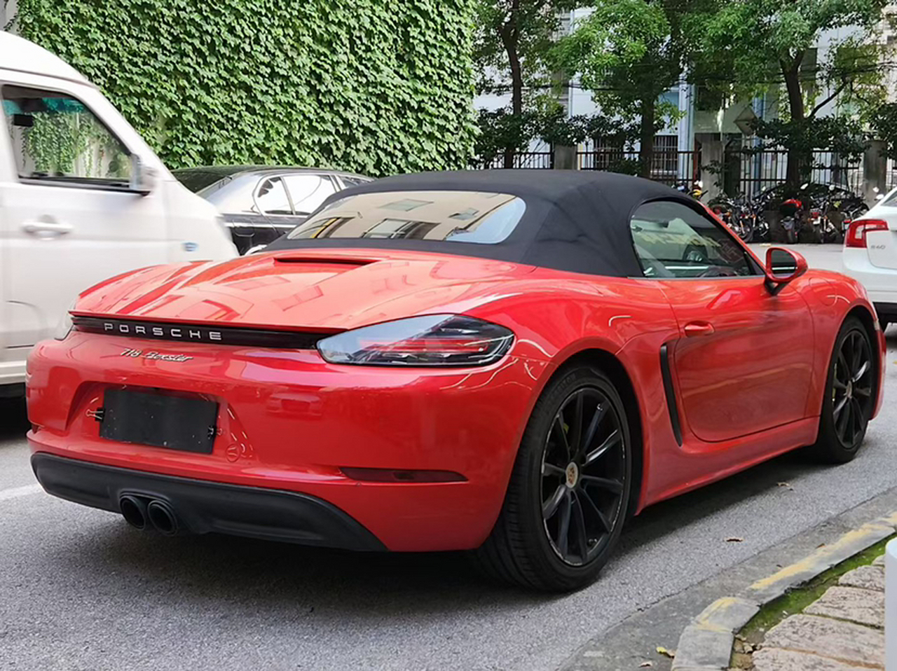 718 2020 Boxster 2.0T photo 3