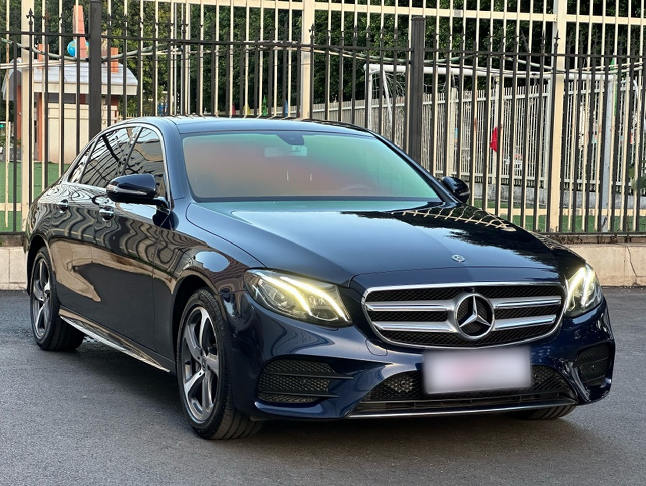 E-Class 2019 E 300 L Sport Luxury photo 3