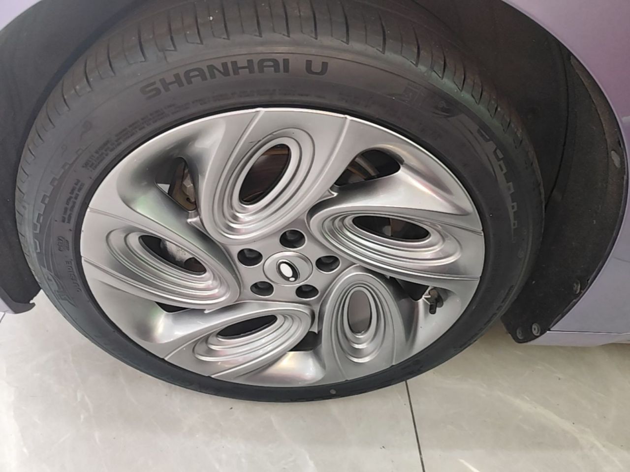 2022 555km Premium photo 2