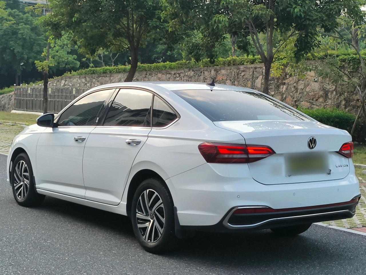 Lavida 2023 1.5L AT photo 4